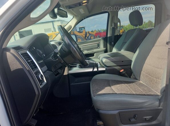 1C6RR6LT3JS127425 2018 RAM 1500 White Vista interior delantera