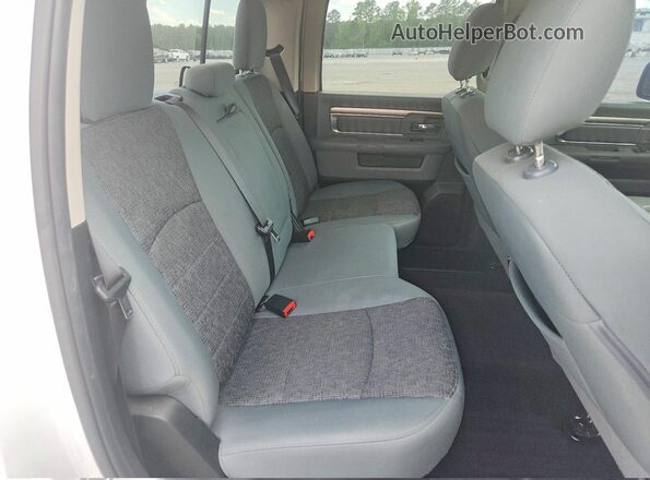 1C6RR6LT3JS127425 2018 RAM 1500 White Vista de los asientos traseros