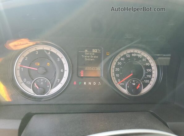 1C6RR6ST6JS298851 2018 RAM 1500 White Widok zestawu wskaźników