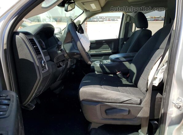 1C6RR7FG0KS554163 2019 RAM 1500 Серебряный Вид салона спереди