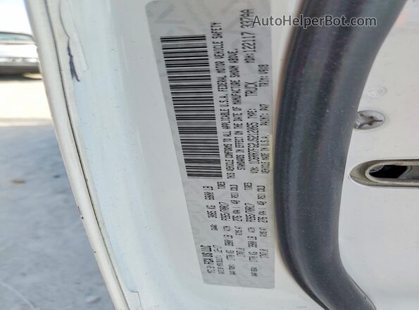 1C6RR7FG2JS212065 2018 RAM 1500 White Շարժիչի բաժամունքի տեսք