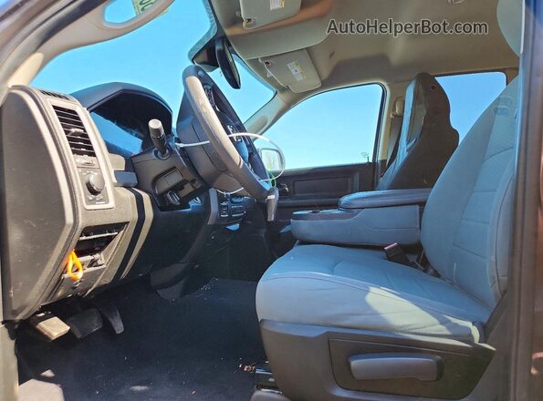 1C6RR7FG3KS640227 2019 RAM 1500 Серый Вид салона спереди
