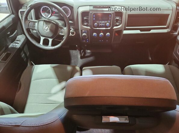 1C6RR7FG3LS158827 2020 RAM 1500 Белый Вид панели приборов