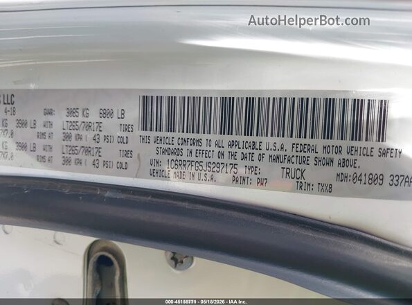 1C6RR7FG5JS297175 2018 RAM 1500 White Շարժիչի բաժամունքի տեսք
