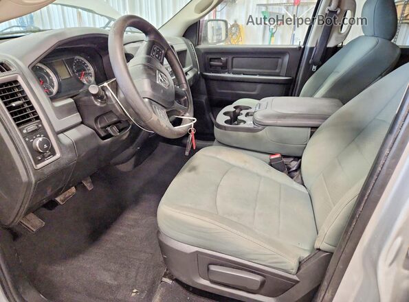 1C6RR7FG6GS276912 2016 RAM 1500 Серебряный Вид салона спереди