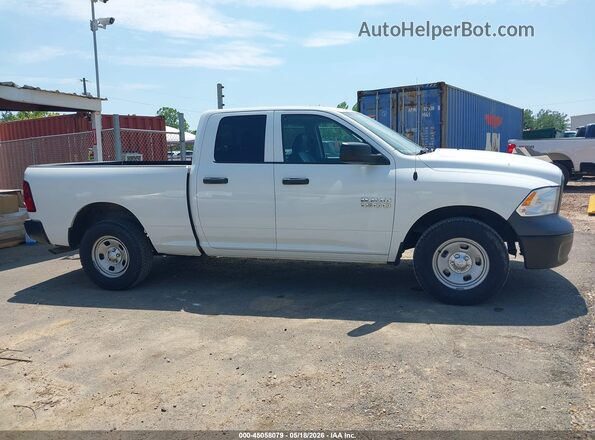 1C6RR7FG8JS289555 2018 RAM 1500 White Vista interior trasera