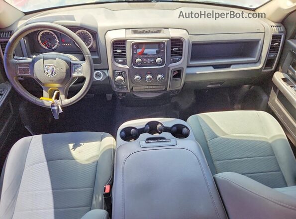 1C6RR7FT0GS140580 2016 RAM 1500 Красный Вид панели приборов