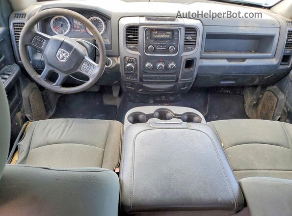 1C6RR7FT7JS167508 2018 RAM 1500 Черный Вид панели приборов