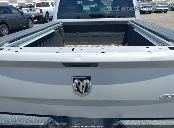 1C6RR7FT7JS312997 2018 RAM 1500 Серебряный 