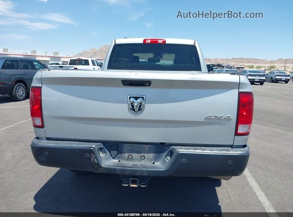 1C6RR7FT7JS312997 2018 RAM 1500 Серебряный 