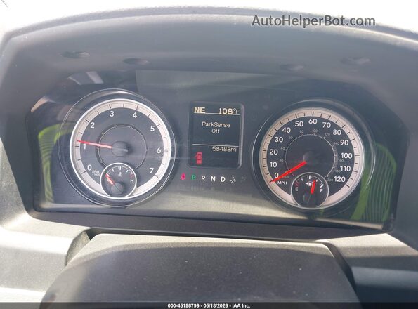 1C6RR7FT7JS312997 2018 RAM 1500 Серебряный Вид задних сидений