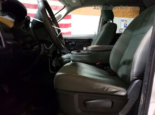 1C6RR7FT8JS260960 2018 RAM 1500 White Widok wnętrza z przodu