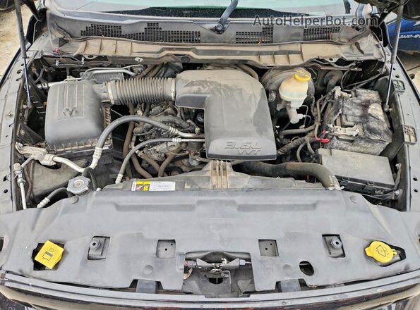1C6RR7GG1JS139110 2018 RAM 1500 Черный Вид задней части салона
