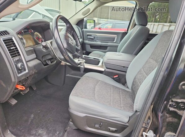 1C6RR7GG1JS139110 2018 RAM 1500 Черный Вид салона спереди