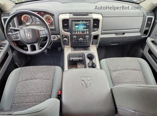 1C6RR7GG1JS139110 2018 RAM 1500 Черный Вид панели приборов