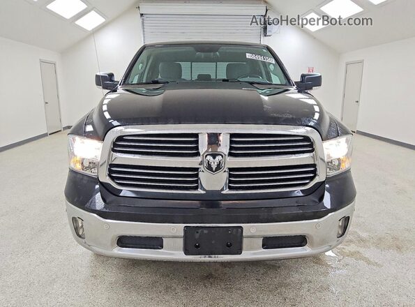 1C6RR7GG6JS218515 2018 RAM 1500 Black Widok z przodu