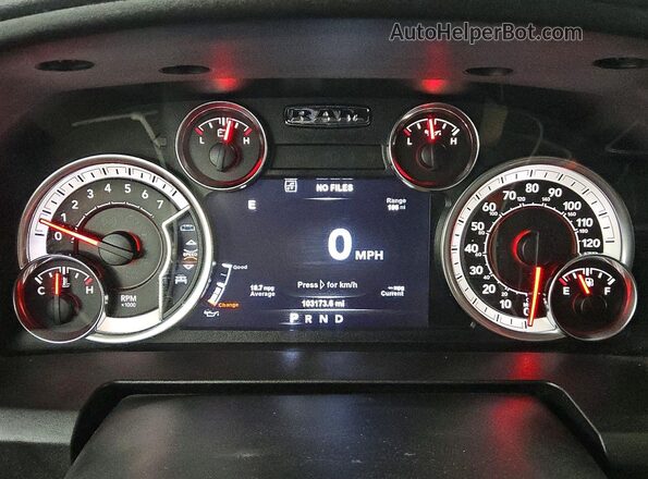 1C6RR7GG6JS218515 2018 RAM 1500 Black Widok zestawu wskaźników
