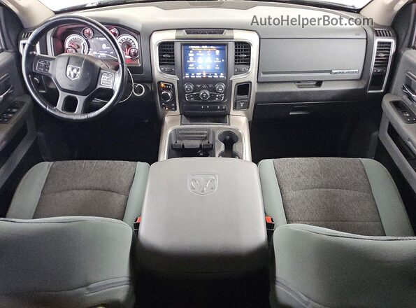 1C6RR7GG6JS218515 2018 RAM 1500 Black Widok deski rozdzielczej