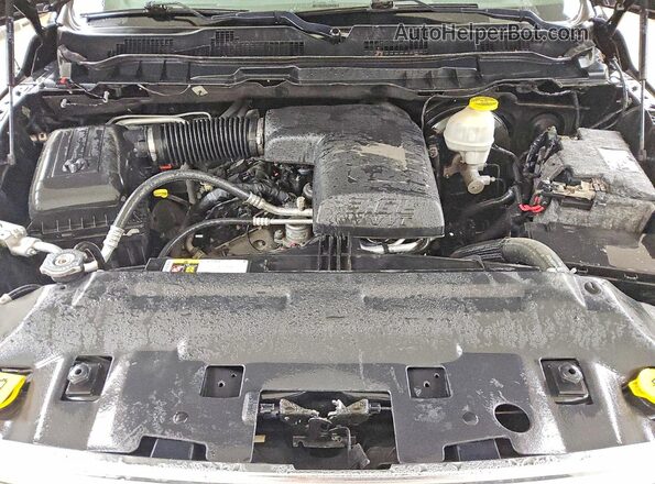 1C6RR7GG6JS218515 2018 RAM 1500 Black Widok wnętrza z tyłu