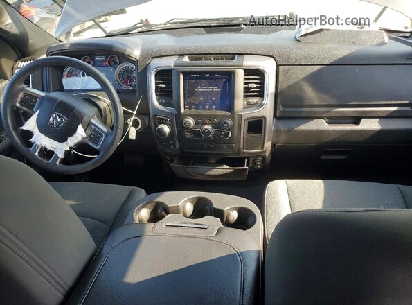 1C6RR7GG6MS501761 2021 RAM 1500 Gray Widok deski rozdzielczej