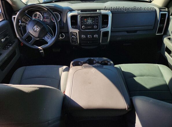 1C6RR7GT2JS118165 2018 RAM 1500 Brown Widok deski rozdzielczej