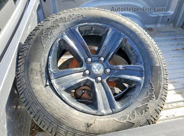 1C6RR7GT7LS122991 2020 RAM 1500 Silver Widok komory silnika