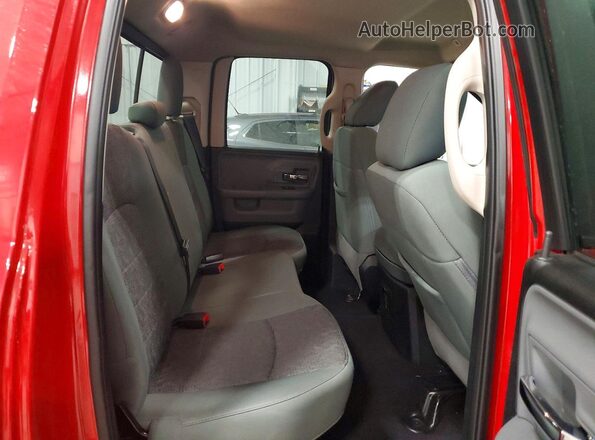 1C6RR7GT8JS165569 2018 RAM 1500 Red Widok tylnych siedzeń