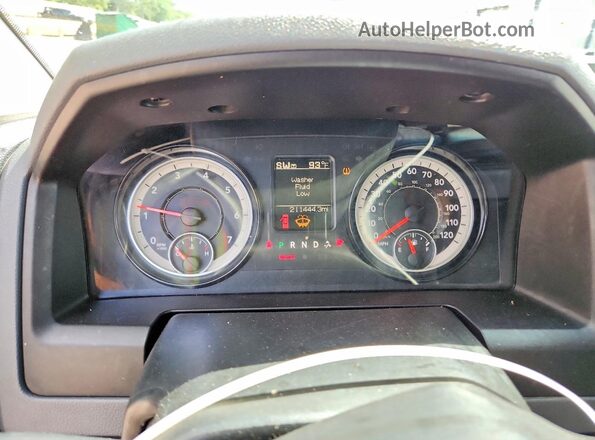 1C6RR7GT8JS315793 2018 RAM 1500 White Vista del cuadro de instrumentos