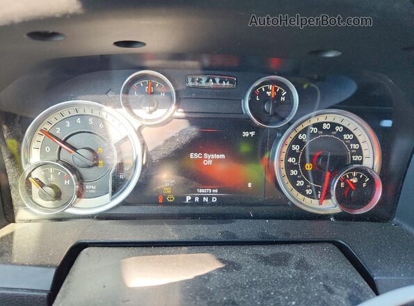1C6RR7HT2GS102751 2016 RAM 1500 Черный Вид щитка приборов