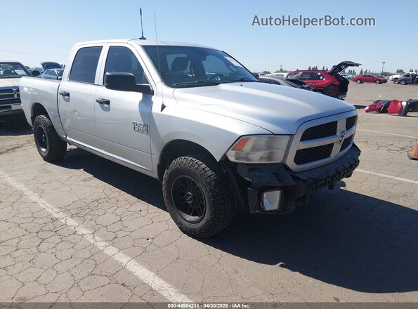 1C6RR7KG1JS146940 2018 RAM 1500 Серебряный Передняя правая четверть