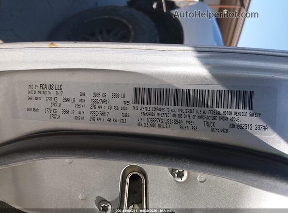1C6RR7KG1JS146940 2018 RAM 1500 Серебряный Вид подкапотного пространства