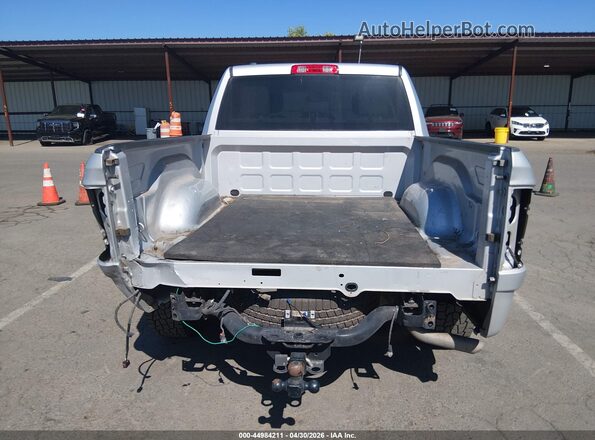 1C6RR7KG1JS146940 2018 RAM 1500 Серебряный Вид спереди