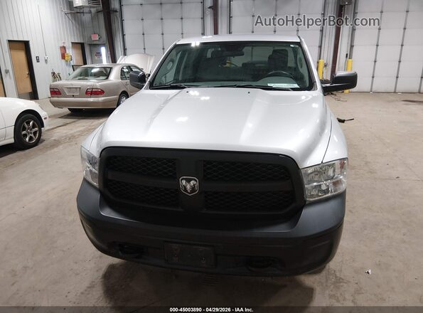 1C6RR7KG1JS293114 2018 RAM 1500 Серый Вид задней части салона