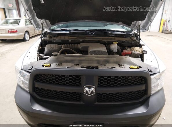 1C6RR7KG1JS293114 2018 RAM 1500 Серый Вид сзади
