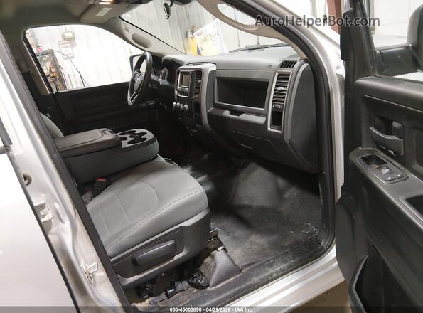 1C6RR7KG1JS293114 2018 RAM 1500 Серый Вид салона спереди