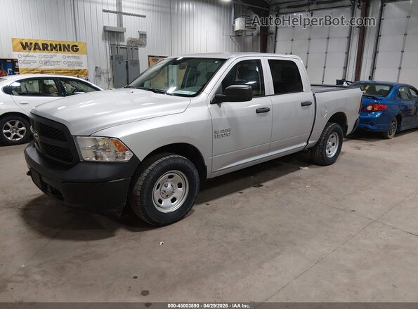 1C6RR7KG1JS293114 2018 RAM 1500 Серый Передняя левая четверть