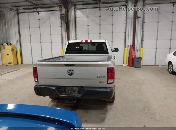1C6RR7KG1JS293114 2018 RAM 1500 Серый 