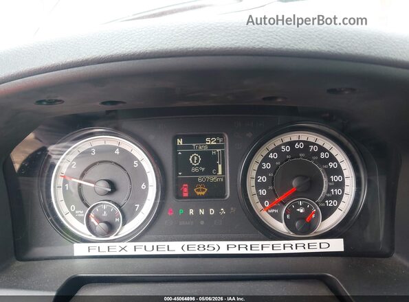 1C6RR7KG2HS834035 2017 RAM 1500 Черный Вид задних сидений