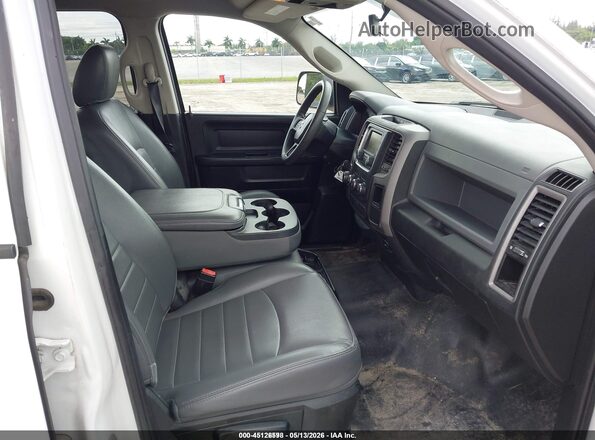 1C6RR7KG3JS348212 2018 RAM 1500 White Widok wnętrza z przodu
