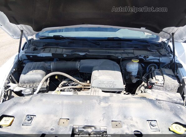 1C6RR7KG5JS286506 2018 RAM 1500 Белый Вид сзади