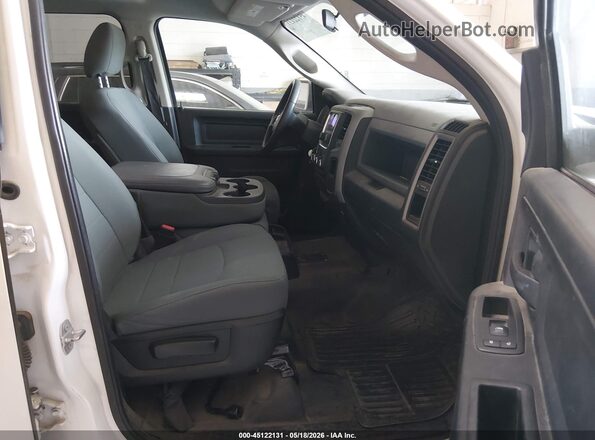 1C6RR7KG8GS108677 2016 RAM 1500 Белый Вид салона спереди