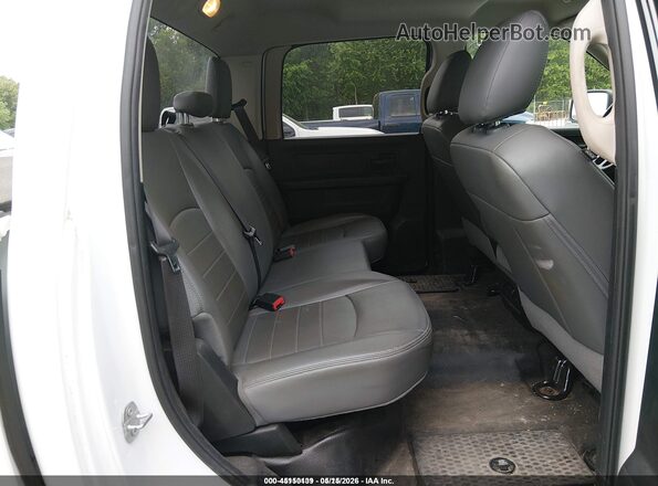 1C6RR7KGXJS319015 2018 RAM 1500 White Vista de la etiqueta del VIN