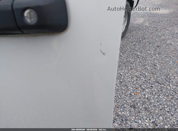 1C6RR7KGXJS319015 2018 RAM 1500 White Vista interior trasera