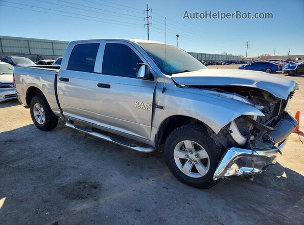 1C6RR7KM2JS227323 2018 RAM 1500 Серебряный Передняя правая четверть