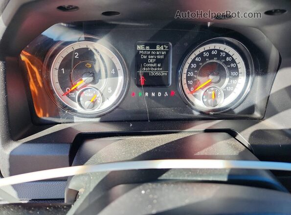 1C6RR7KM2JS227323 2018 RAM 1500 Серебряный Вид щитка приборов