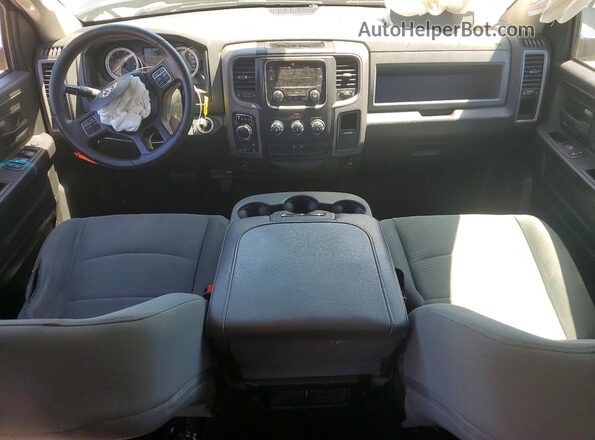 1C6RR7KT7GS360076 2016 RAM 1500 Угольный Вид панели приборов