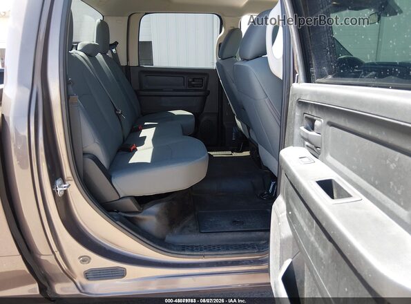 1C6RR7KT7JS295544 2018 RAM 1500 Brown VIN կոդի պիտակի տեսք