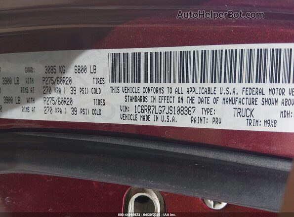1C6RR7LG7JS108367 2018 RAM 1500 Red Widok komory silnika