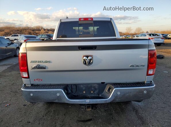 1C6RR7LG9JS222323 2018 RAM 1500 Silver Widok z tyłu