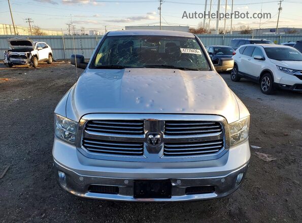 1C6RR7LG9JS222323 2018 RAM 1500 Silver Widok z przodu